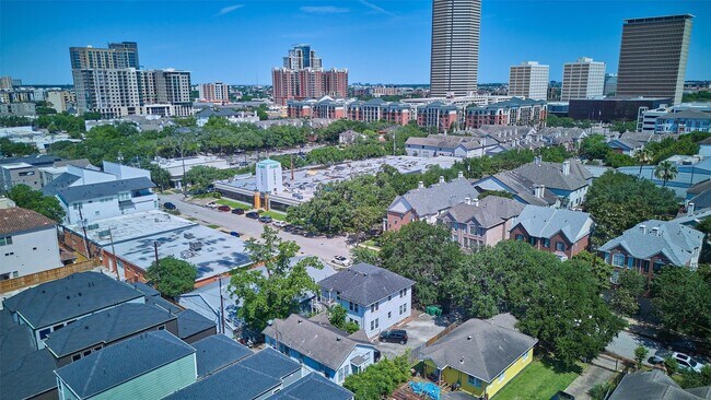 Building Photo - 1133 W Clay St