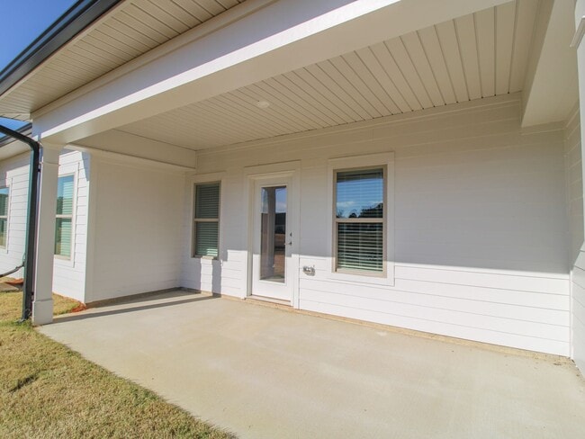 Building Photo - Lovely townhome between Athens and Madison!