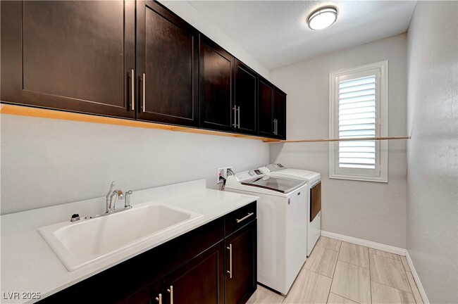 Building Photo - 5424 Kamilla Raen St