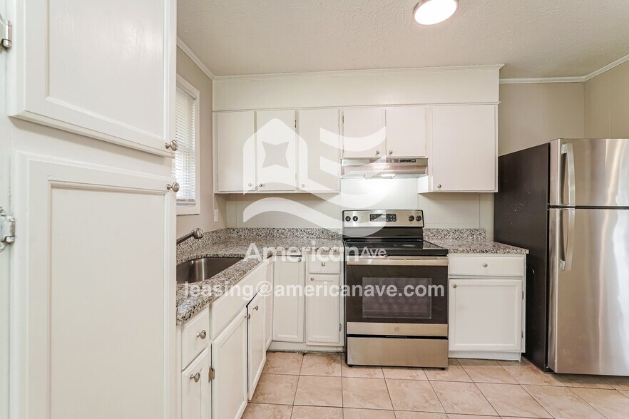 Building Photo - 2428 Amsterdam Dr