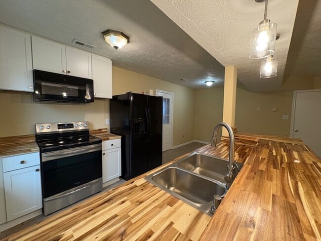 Building Photo - 619 Randolph Rd