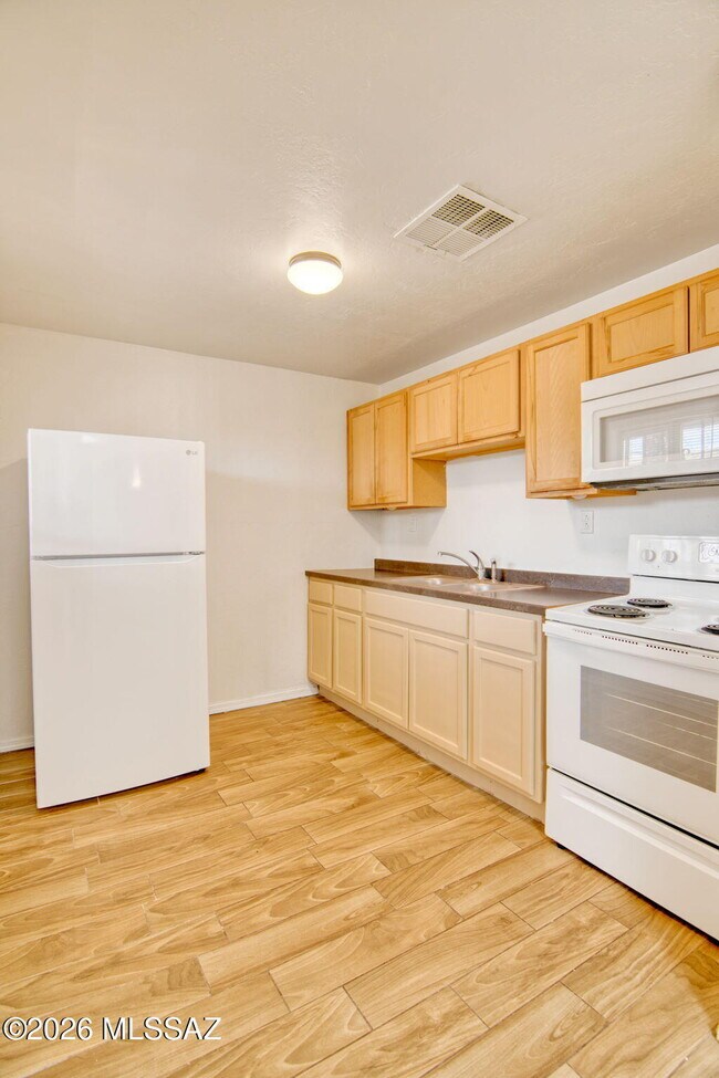 Building Photo - 5655 E 28th St