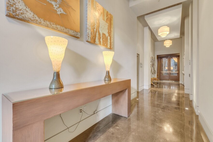 Building Photo - 600 12th Ave S