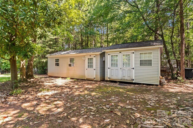 Building Photo - 5020 Fox Hollow Dr
