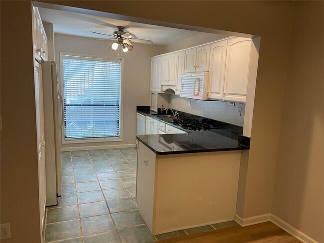 Building Photo - 1510 Wynnes Ridge Cir SE