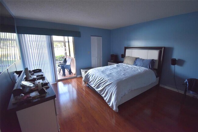 Building Photo - 4301 Martinique Cir