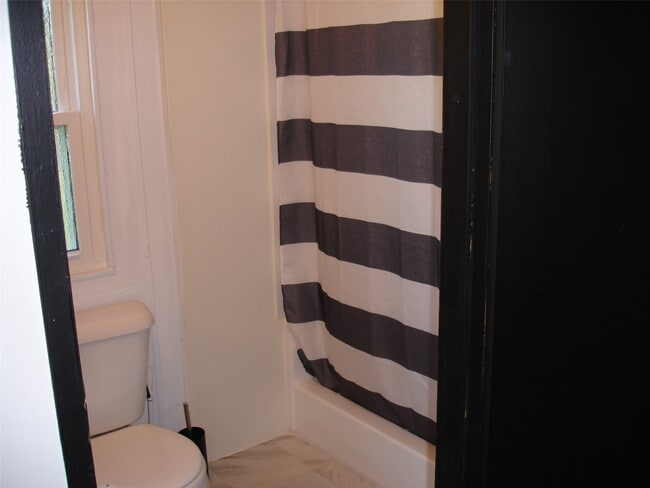 Building Photo - 4225 Wells Dr