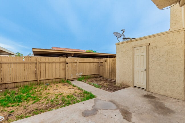 Building Photo - 4817 W Marlette Ave
