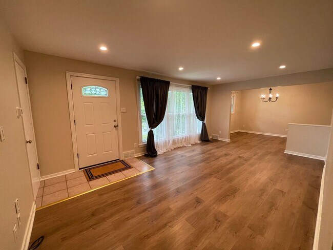 Building Photo - Tastefully Updated 3 Bedroom Home in McCan...
