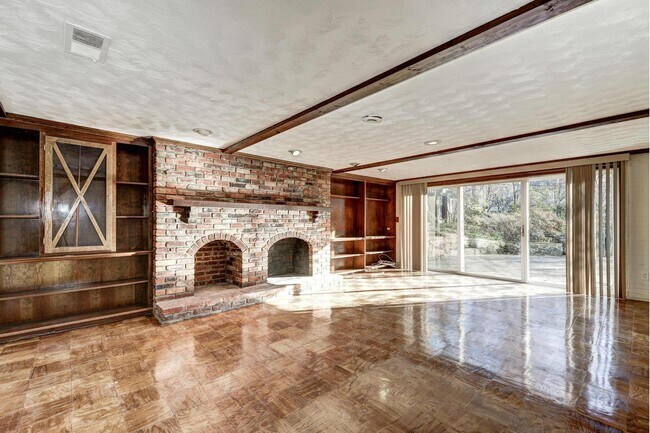 Building Photo - 4910 Hillbrook Ln NW