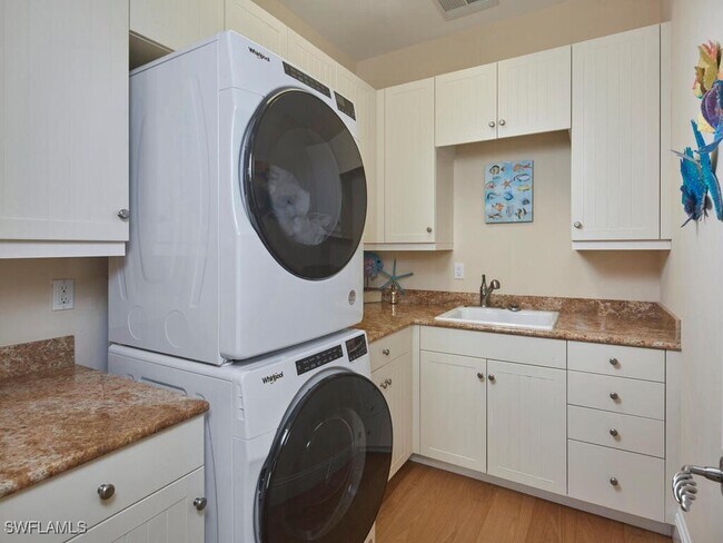 Building Photo - 377 Pirates Bight