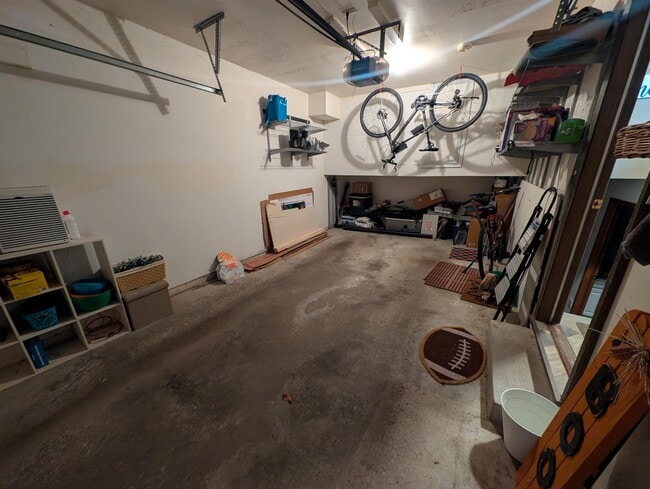 Building Photo - 607 Tamarack Dr W