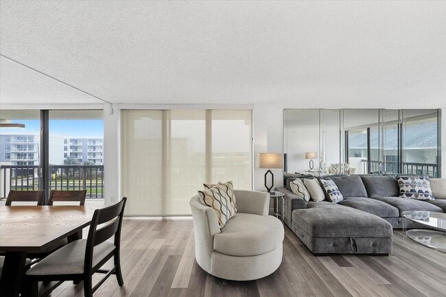 Building Photo - 400 Island Way