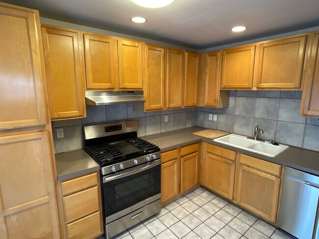 Building Photo - 430 Olive Street