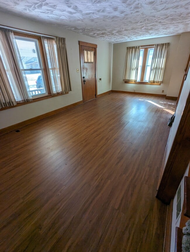 Building Photo - 1317 SW Plass Ave