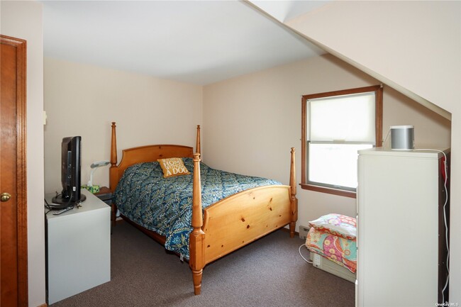 Building Photo - 17 Dawes Ave