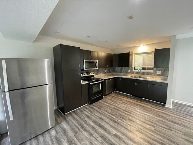 Building Photo - Three bedroom one bathroom townhouse for rent