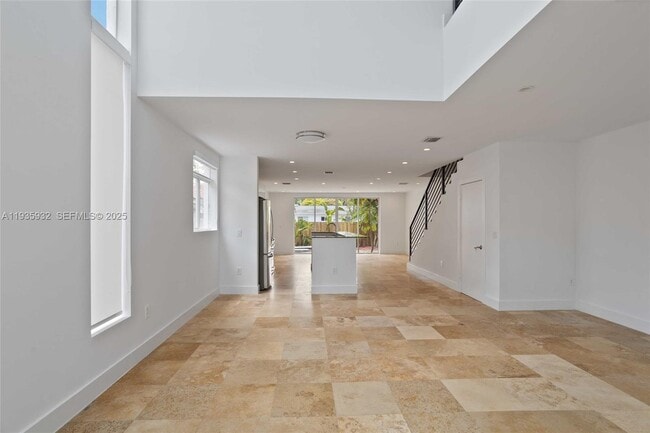 Building Photo - 7004 NE 5th Ave