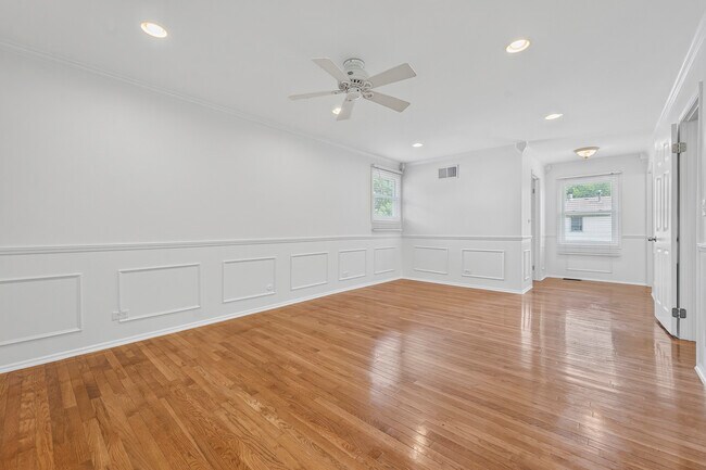 Building Photo - 2158 Countryside Cir