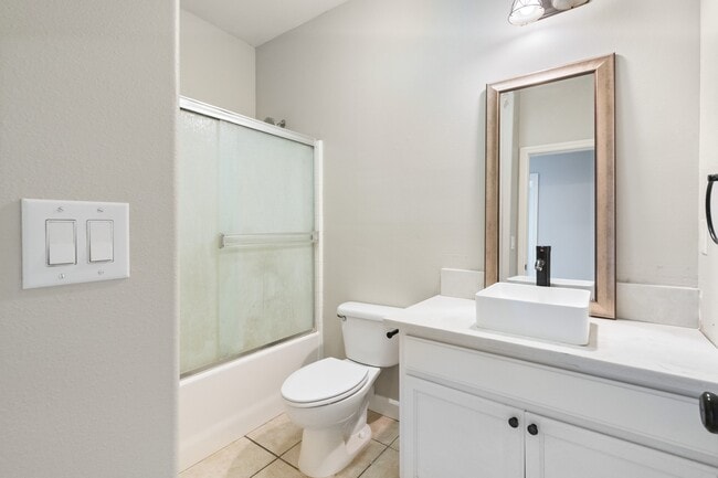 Building Photo - 687 Glenn View Ct