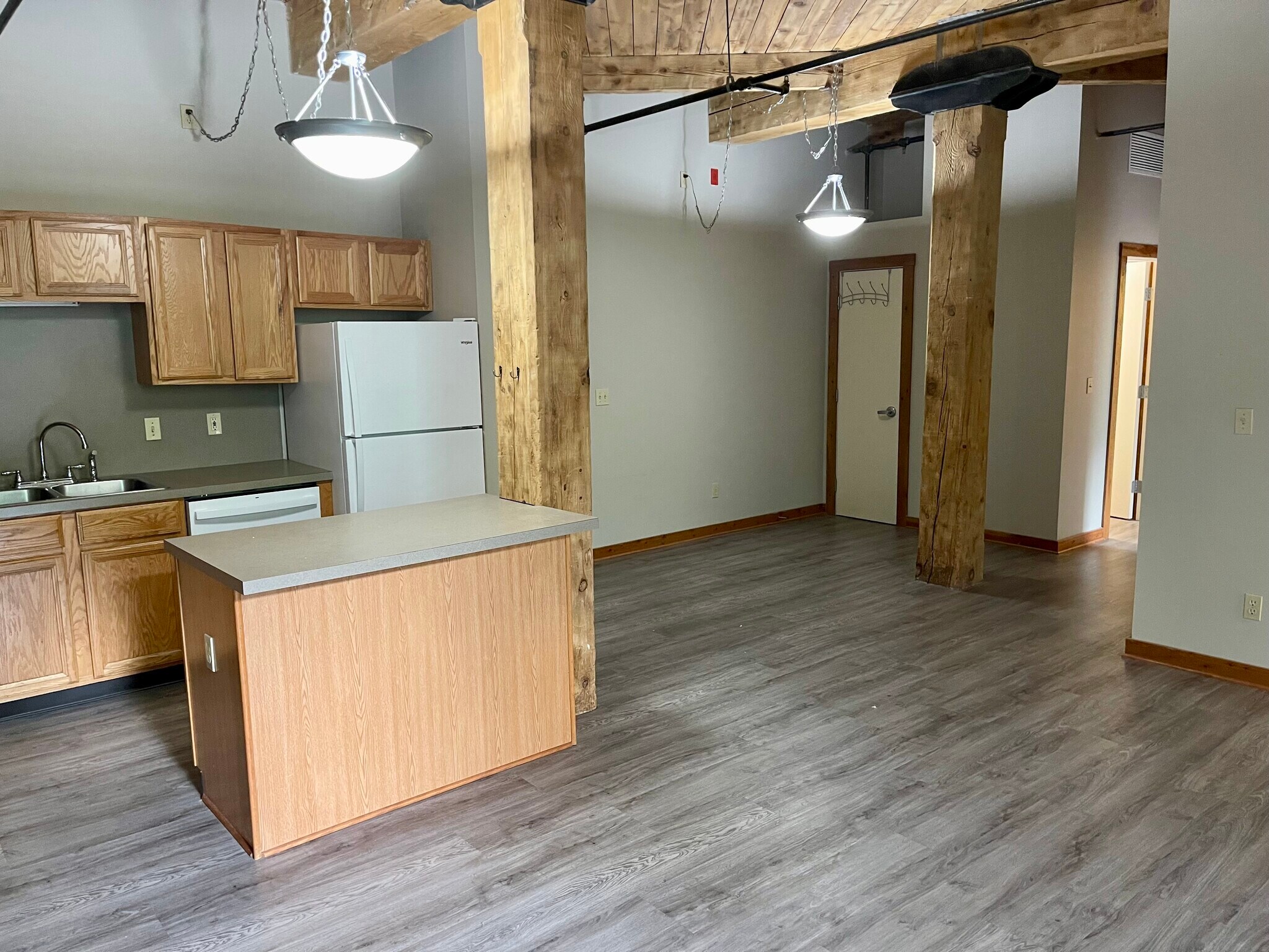 Building Photo - 940 Monroe Ave NW