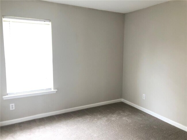 Building Photo - 1909 Hampton Springs Ct SW