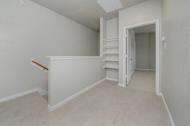 Building Photo - Spacious Townhome Available Now!