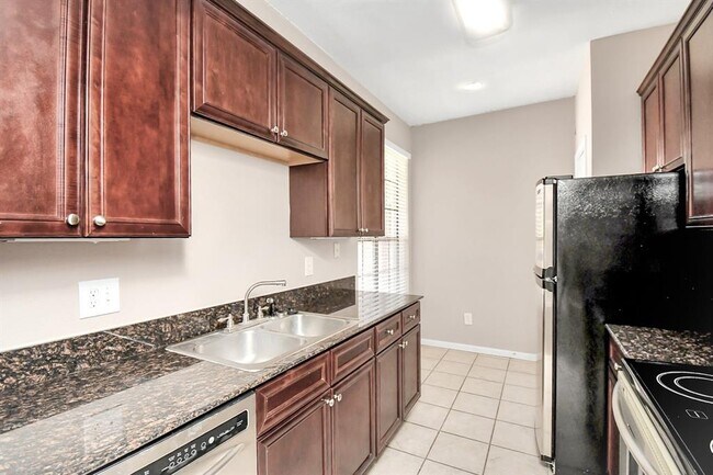 Building Photo - 2255 Braeswood Park Dr