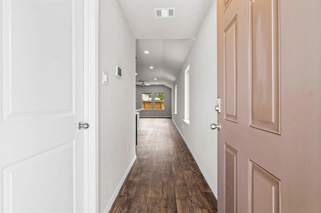 Building Photo - 14409 Sugar Pines Dr