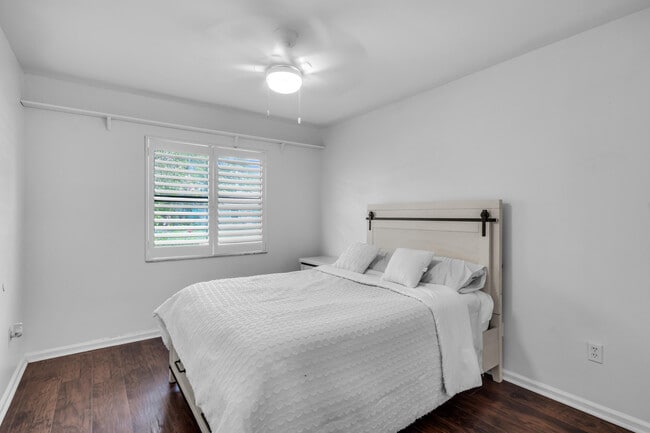 Building Photo - 1532 Primrose Ln