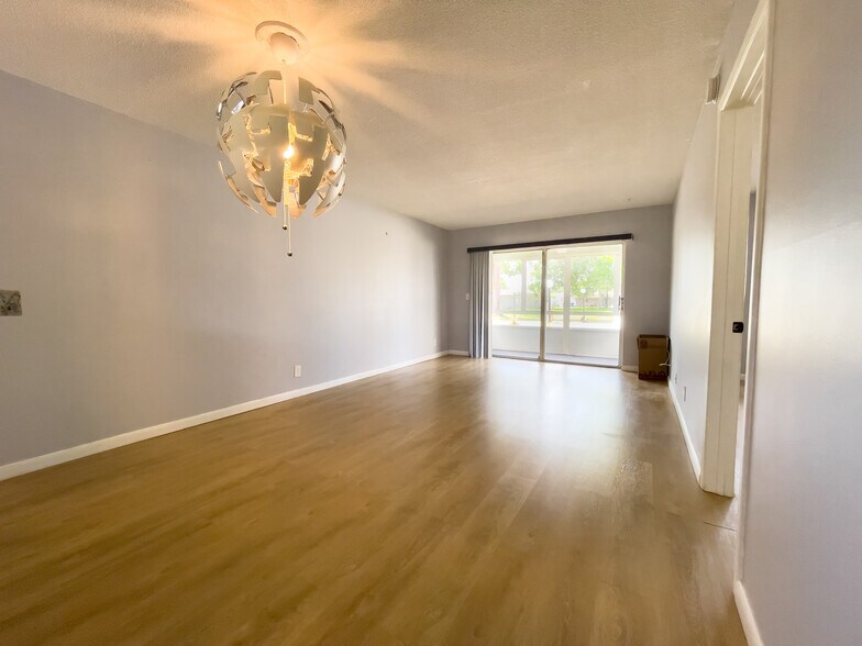 Building Photo - 2801 NW 47th Ter