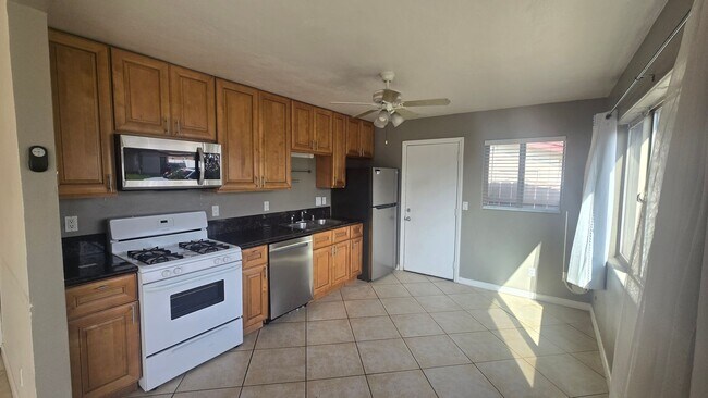 Building Photo - 424-26 Delaware st