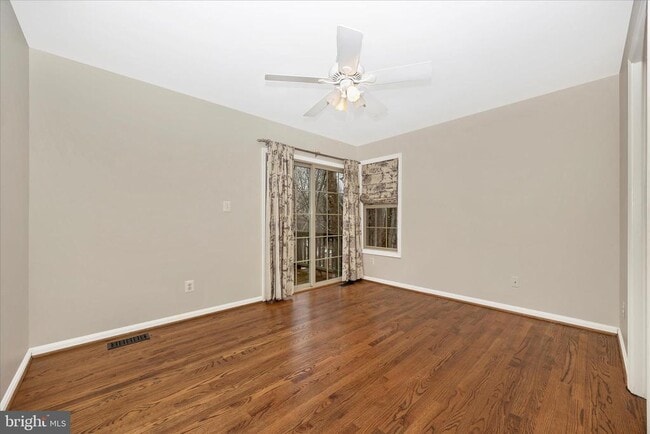 Building Photo - 6976 Meadowpoint Terrace