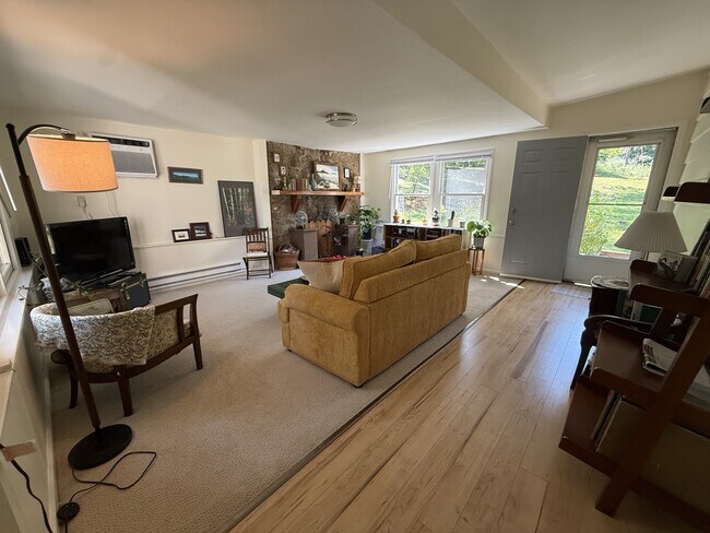 Building Photo - 1059 Wolf Trap Rd