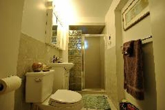 Building Photo - Renovated Brookline 3 Bed/2 Bath Duplex in Washington Square on Addington Rd.  Sept 1st, NO FEE