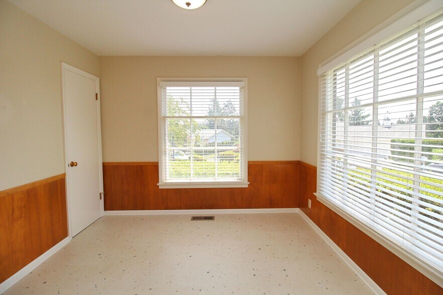 Building Photo - 8025-8027 SW Northvale Wy