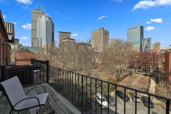 Building Photo - 219 W Newton St