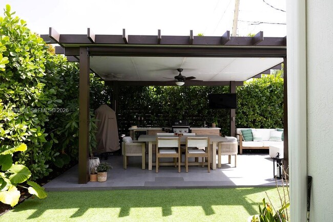 Building Photo - 3205 SW 68th Ave