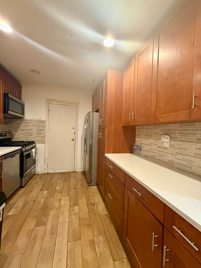 Building Photo - 206 Hancock Ave