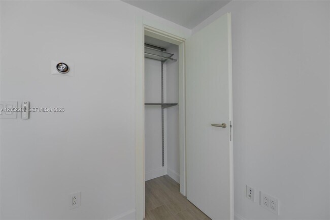 Building Photo - 2627 S Bayshore Dr
