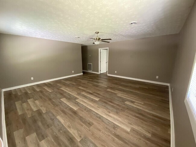 Building Photo - 161 Leach Lane Unit A