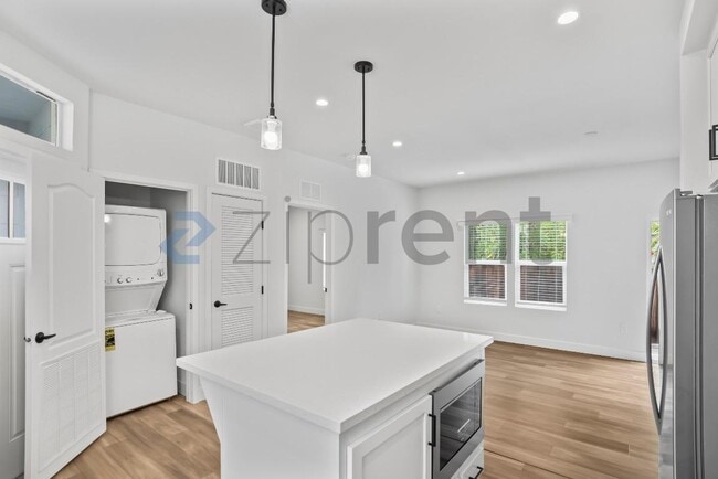 Building Photo - 10112 Westminster Ct