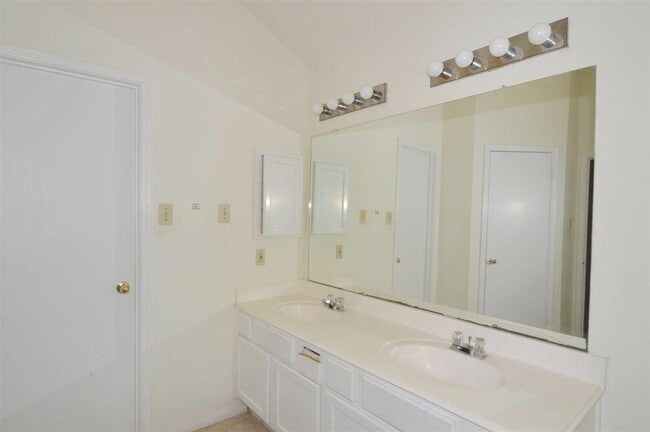 Building Photo - 11514 Sagecreek Dr