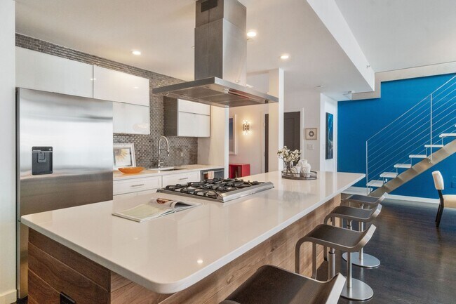 Building Photo - 136 Arlington St