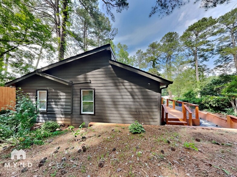 Building Photo - 2720 Hedgewood Dr NW