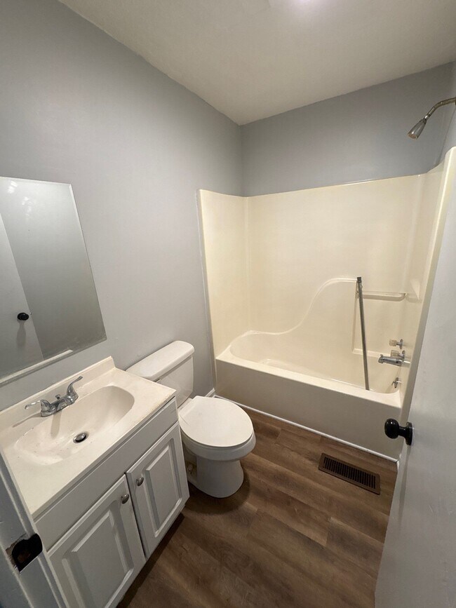 Building Photo - 951 Norris St