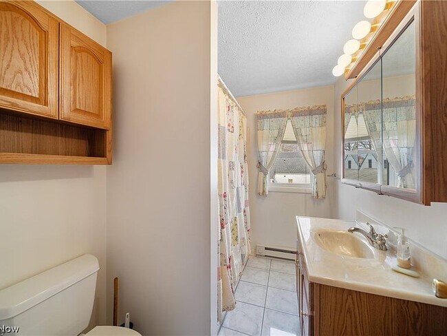 Building Photo - 26491 Shirley Ave