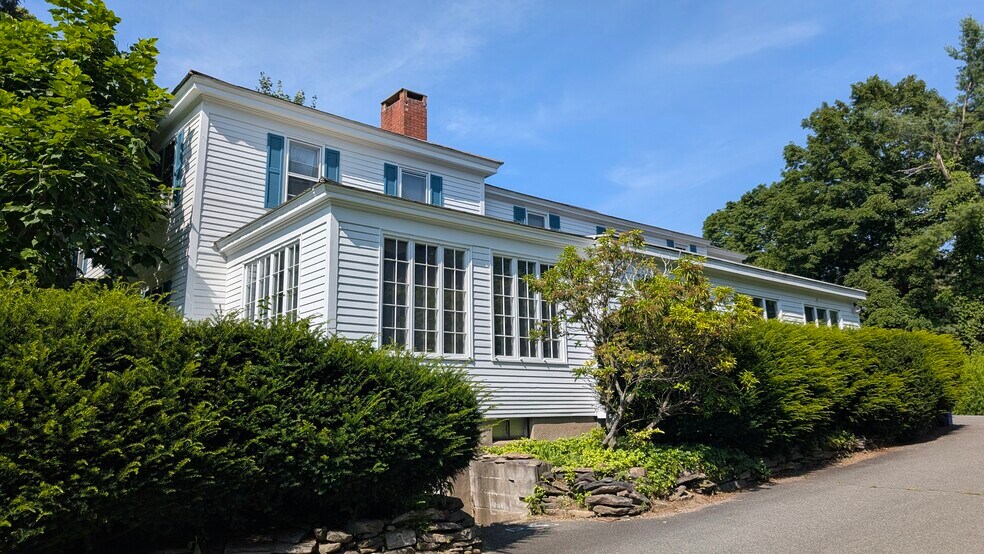 Building Photo - 608 S Pleasant St