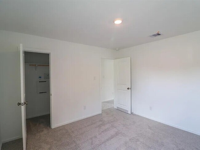 Building Photo - 31453 Moore Rd