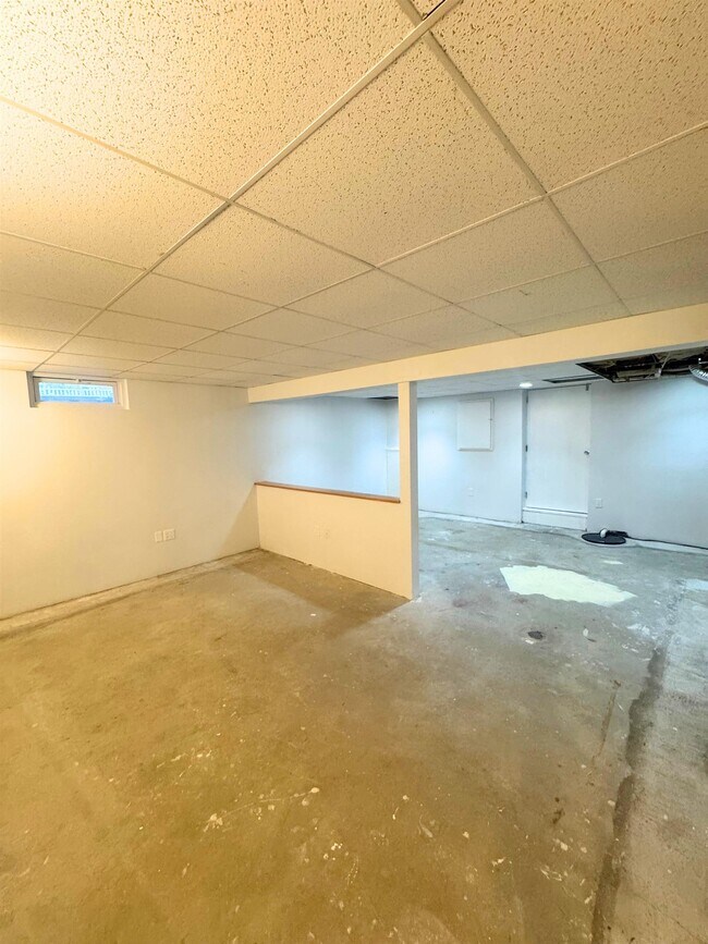 Building Photo - 842 Beech St